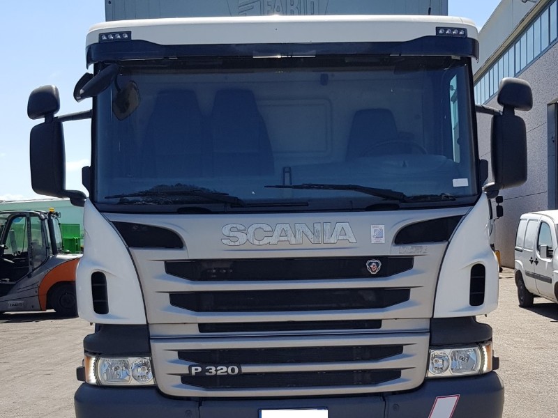 Compattatore Posteriore Farid Scania Noleggio breve e lungo termine