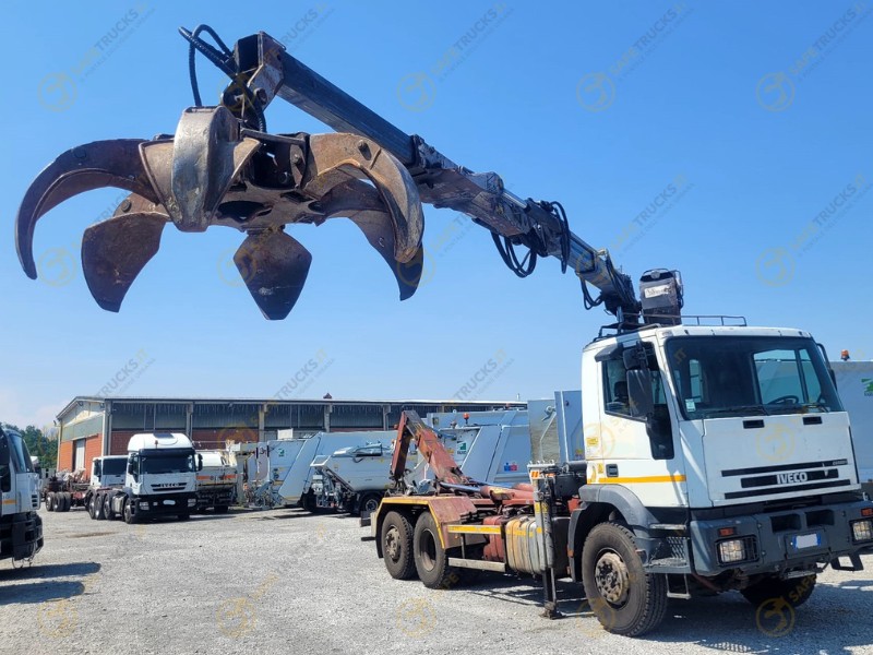 scarrabile tre assi gancio italev polipo iveco usato vendita acquisto prezzo retrocabina gru camion trasporto casse rifiuti