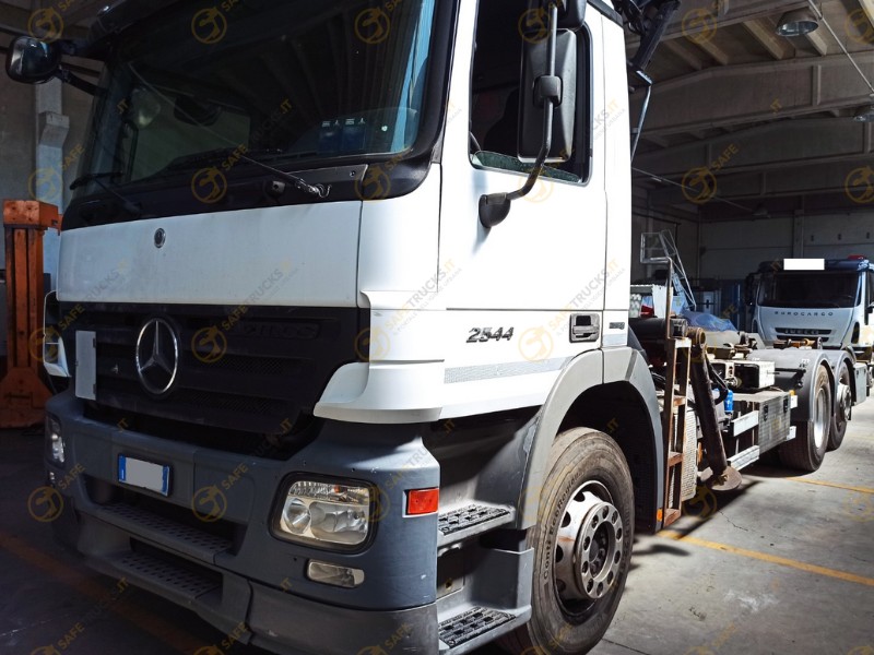 scarrabile impianto BTE con gru tre assi raccolta trasporto rifiuti camion casse metri safetrucks impianto ADR penz