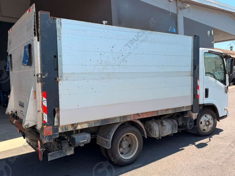 isuzu m21 35 quintali veicolo con sponda anteo e cassone fisso noleggio acquisto offerta
