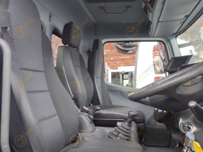 spazzatrice stradale mercedes atego telaio pulizia sicas scarab spazzole metri cubi acqua usata prezzo euro acquista