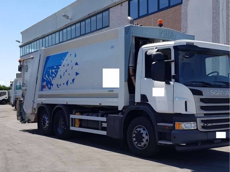 Compattatore Posteriore Farid Scania Noleggio breve e lungo termine